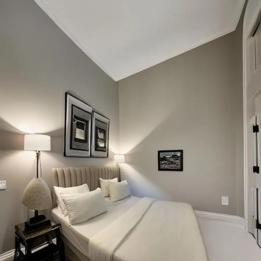 The Queen Airport Hotel-Round Trip Airport Service Arnavutkoy ホテル