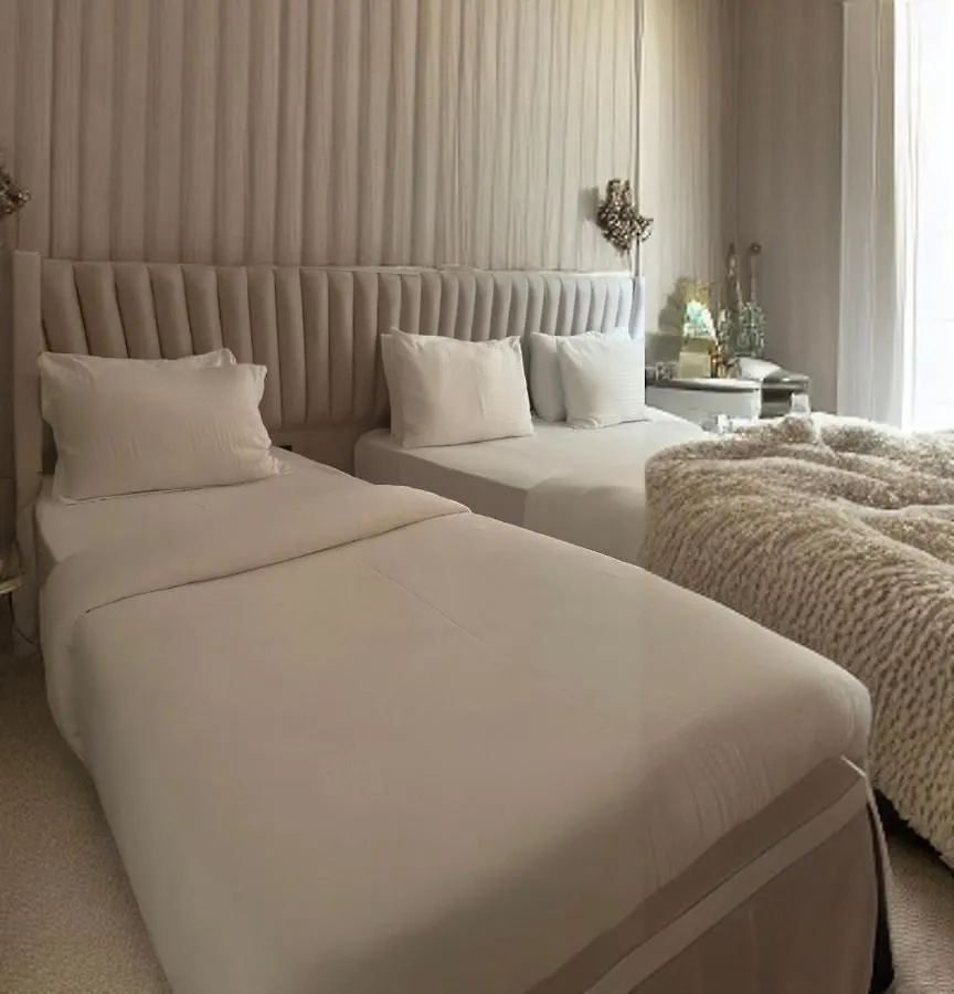 Hotel The Queen Airport Hotel-Round Trip Airport Service Arnavutkoy