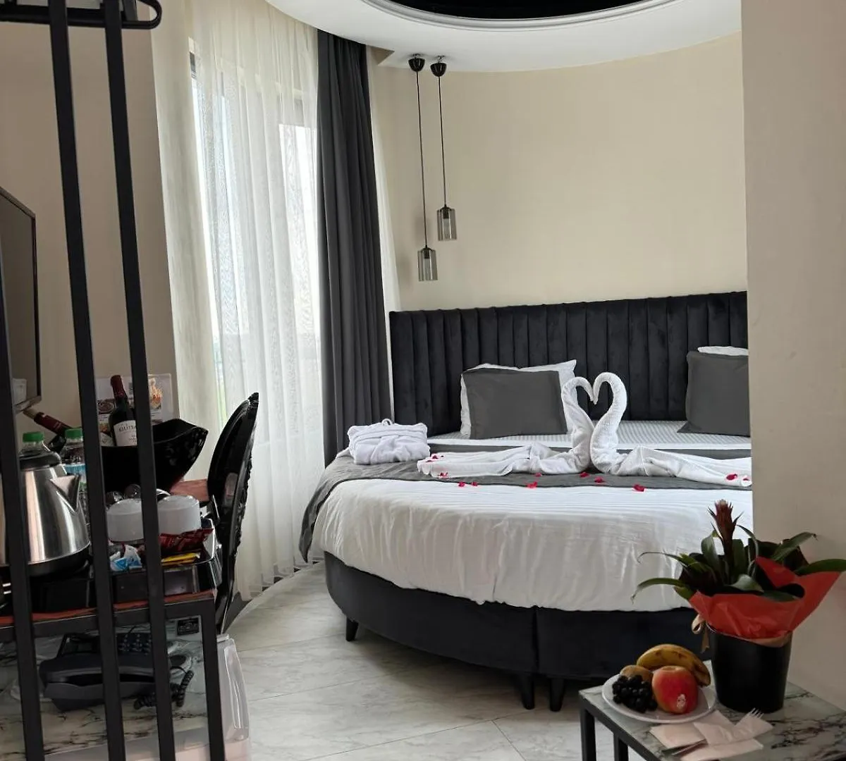 **** Hotel The Queen Airport Hotel-Round Trip Airport Service Arnavutkoy Turkey